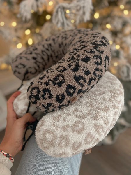 $18 travel pillows! BUTTERY SOFT! Pink Lily CYBER MONDAY sales ✨🌲 code HOLLEY35 works for 35% off sitewide (including all doorbusters) 👏🏼

Comfy / holiday outfit / casual / cyber week / graphics / denim / neutrals / Holley Gabrielle 


#LTKfindsunder50 #LTKCyberWeek #LTKsalealert