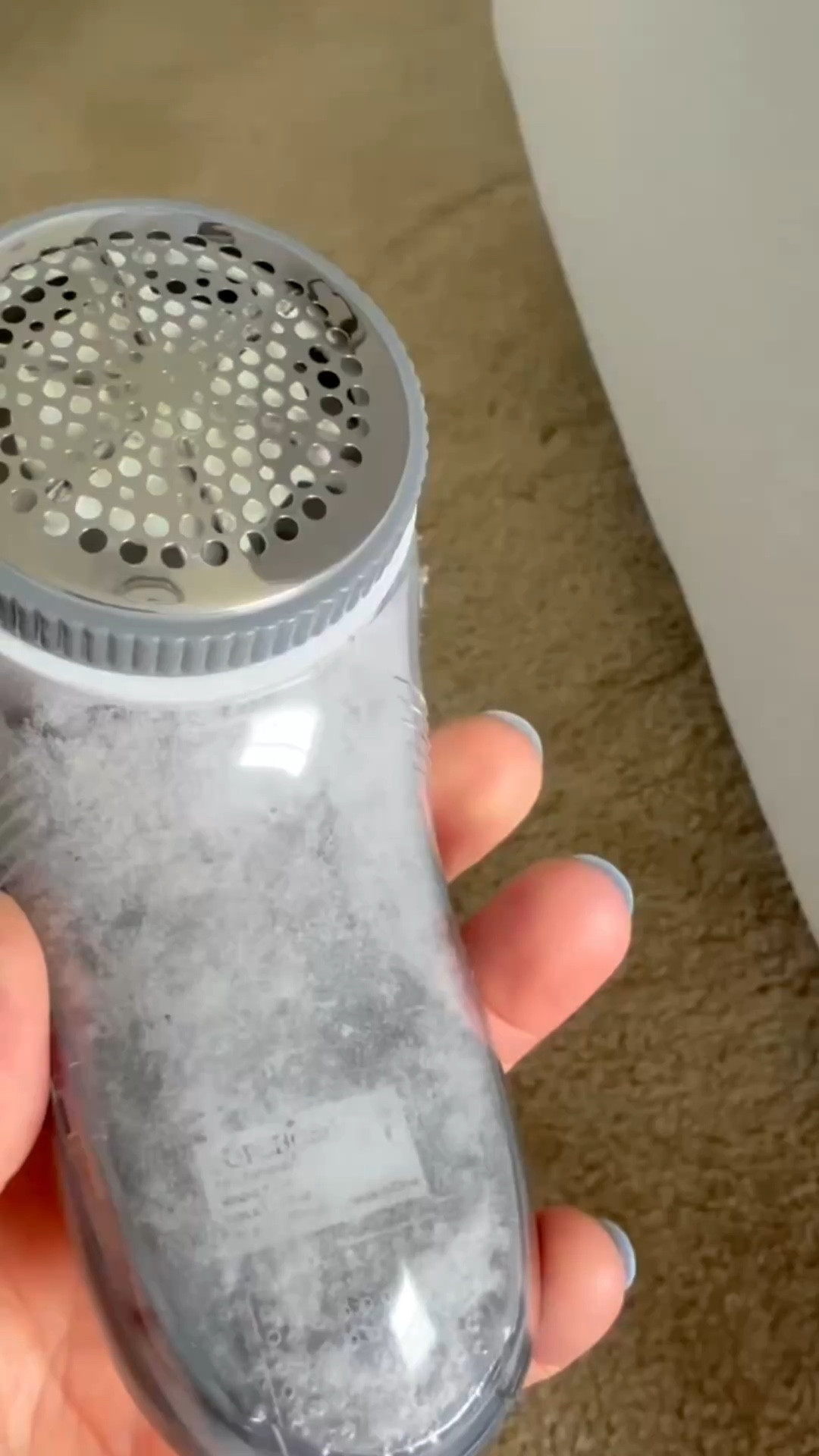Shave lint and fuzz off of your furniture, clothes and fabric with this lint shaver!