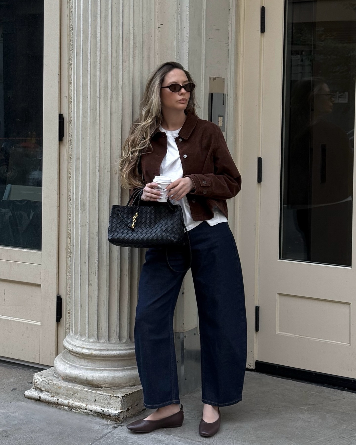fall favorites: corduroy jackets, barrel leg jeans and cozy dates in nyc ☕️

.
.
.
#fallinnyc #falloutfitinspo #fallwardrobe #sohonyc #nyclifestyle #fallfashiontrends