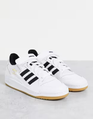 adidas Originals Forum Low trainers in white with black stripes and gum sole | ASOS (Global)