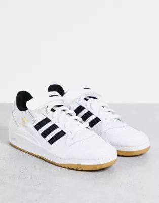 adidas Originals Forum Low trainers in white with black stripes and gum sole | ASOS (Global)