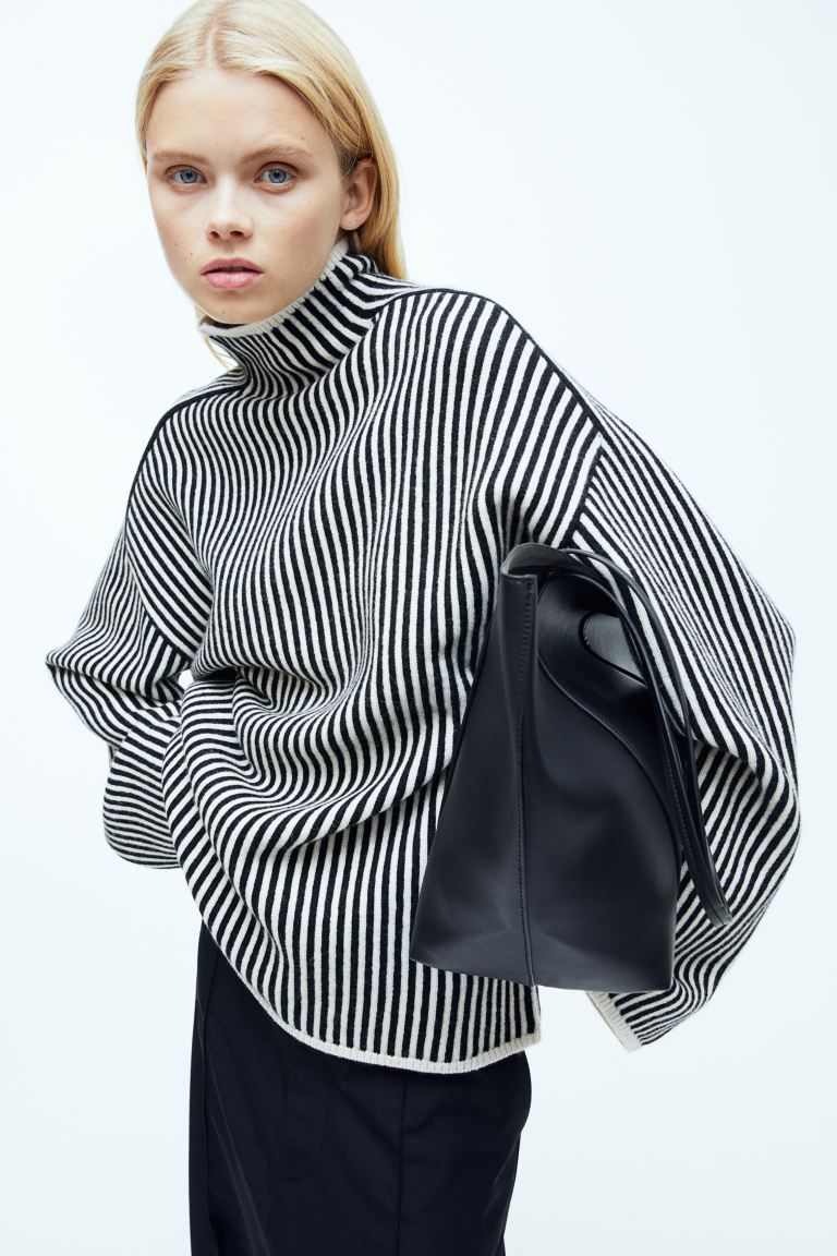 Oversized turtleneck jumper - White/Black striped - Ladies | H&M GB | H&M (UK, MY, IN, SG, PH, TW, HK, KR)