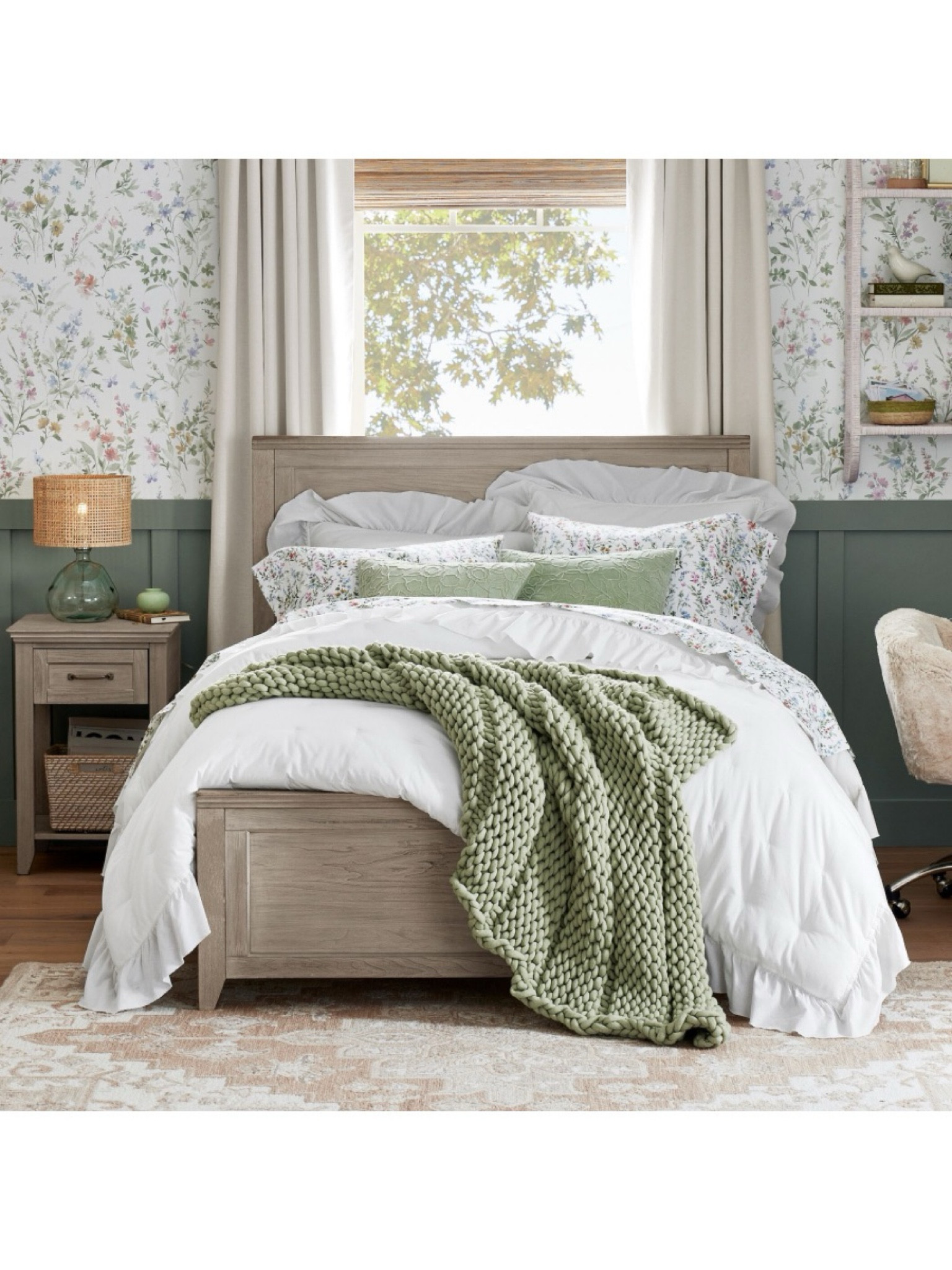 Modern teen girls bedroom, teen girls room, girls bedroom decor
#potterybarn #porcheandco

#LTKkids #LTKhome #LTKstyletip