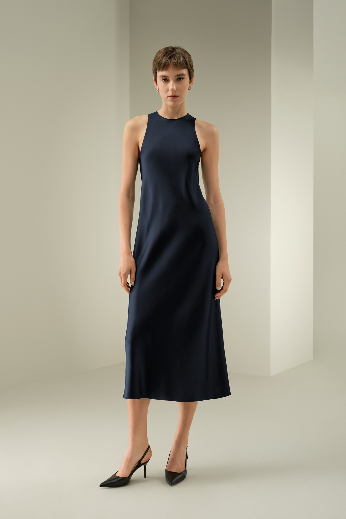Sleek Sleeveless Silk Maxi Dress：Effortlessly Elegant with a Timeless Silhouette. | LILYSILK