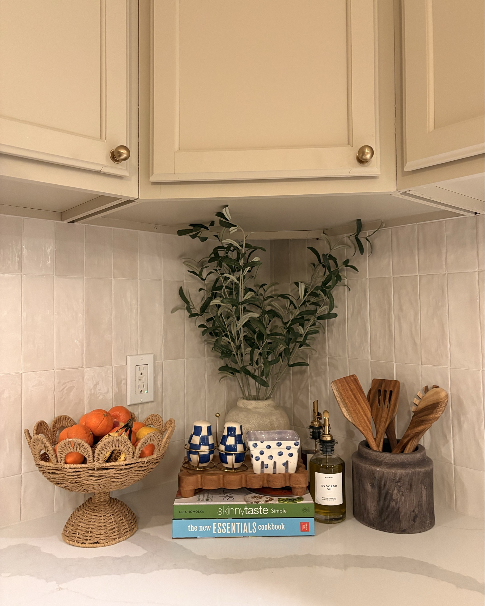 Modern organic kitchen corner styling for spring 💙🍊🤍
Mixing warm woods, woven textures, cookbooks, and everyday kitchen essentials to create a cozy but elevated countertop moment. Functional decor is my favorite way to style a kitchen! Linking everything I used here! 


#LTKSaleAlert #LTKSpringSale #LTKHome