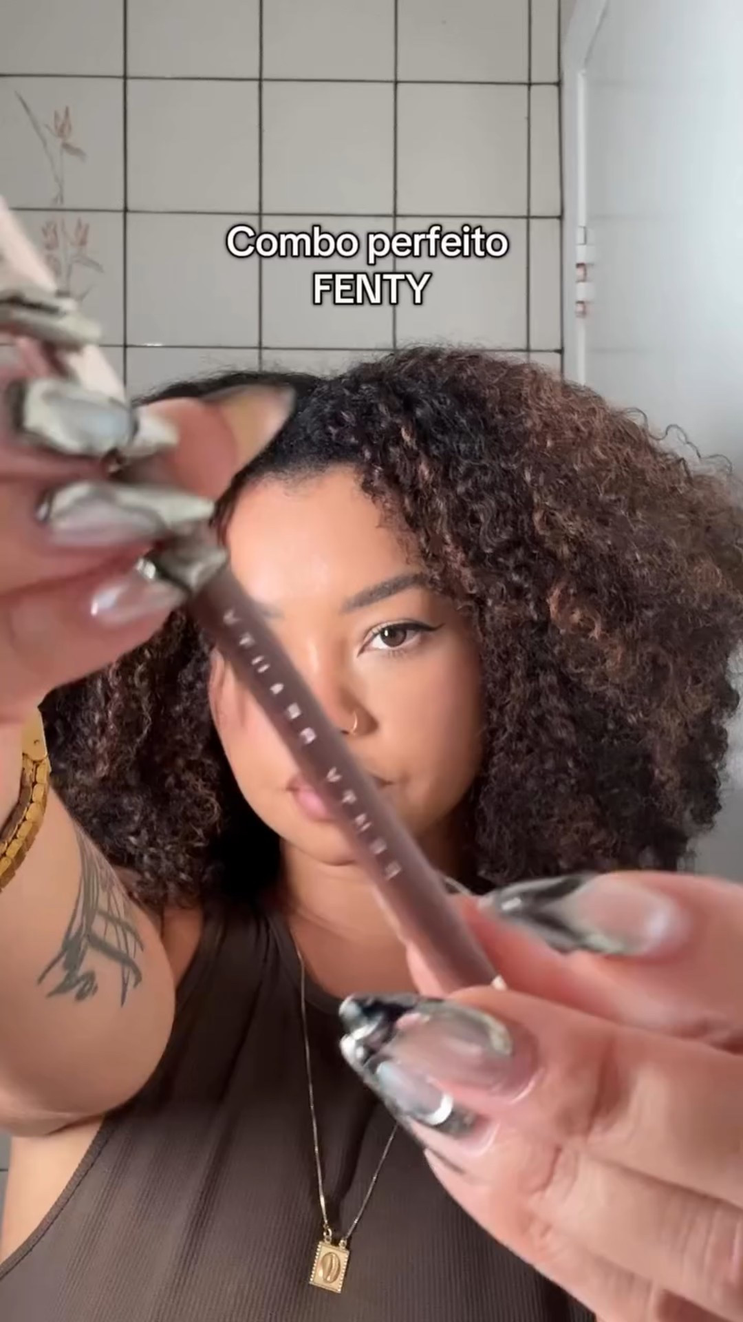 Combo @fentybeauty 
Lápis: Extra 
Gloss: Hot Choco