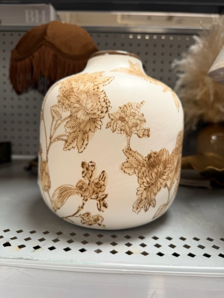 LOVE this flower vase from Walmart for fall!

Walmart, walmart fall finds, walmart fall decor, fall, fall decor, home decor, fall time, vase, flower vase

#LTKSeasonal #LTKHome