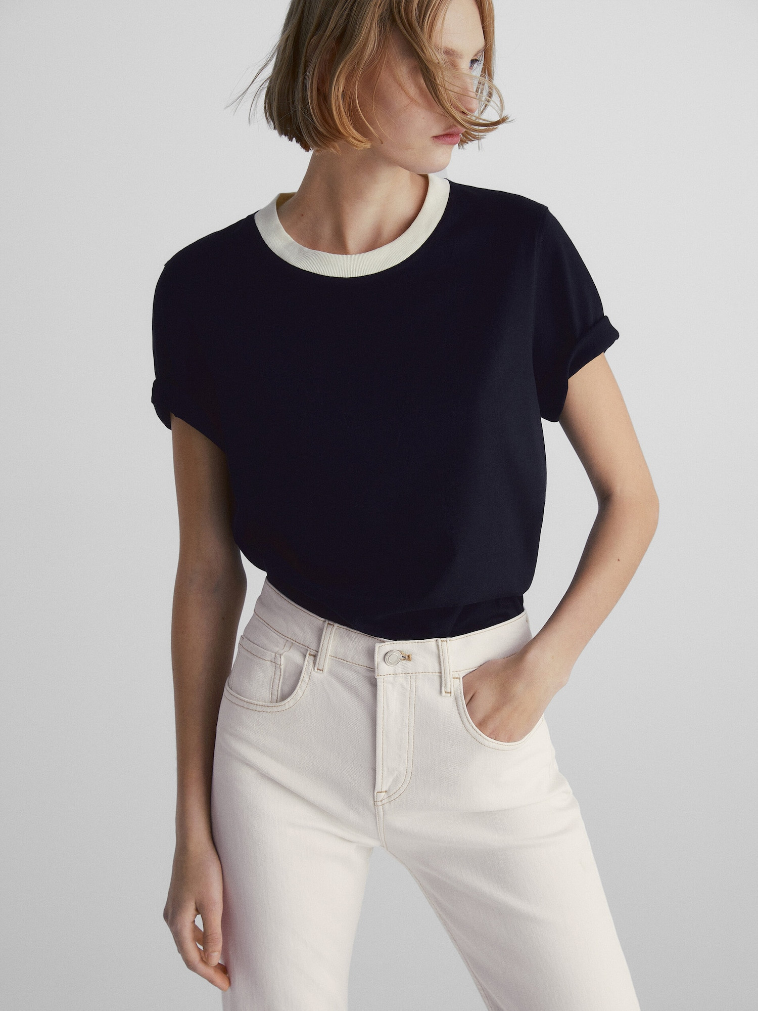 Gerade geschnittene Jeans mit halbhohem Bund | Massimo Dutti DE