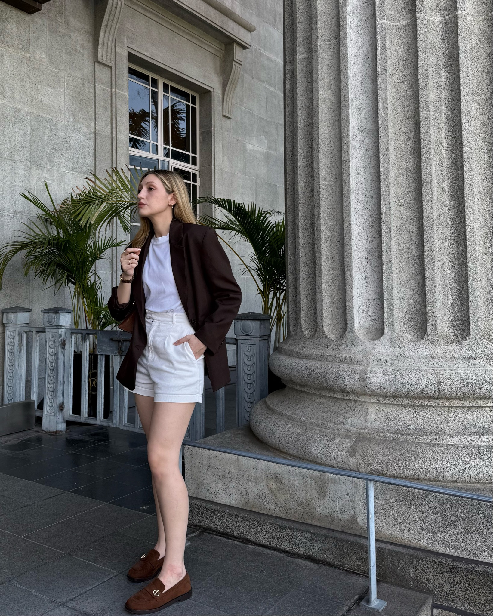 chocolate brown & white for the summer ☕️

Grace Karin blazer
H&M t-shirts
BB Stores shorts
Charles & Keith loafers, bqg

#LTKbag #LTKshoes #LTKworkwear