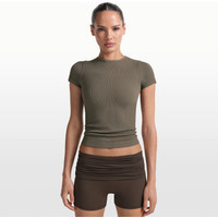 NikeSKIMS Ribbed Seamless Women's Short-Sleeve Top - Brown - Nylon/Elastane | Nike (UK)