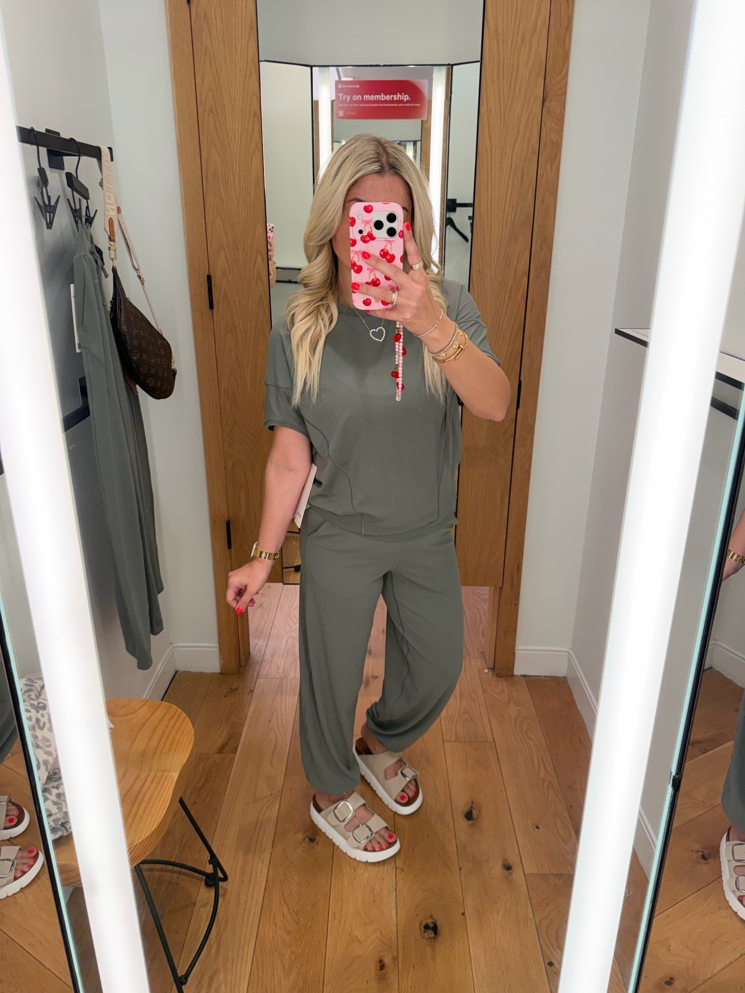 New lululemon set✨
Xs top
Size 2 bottoms