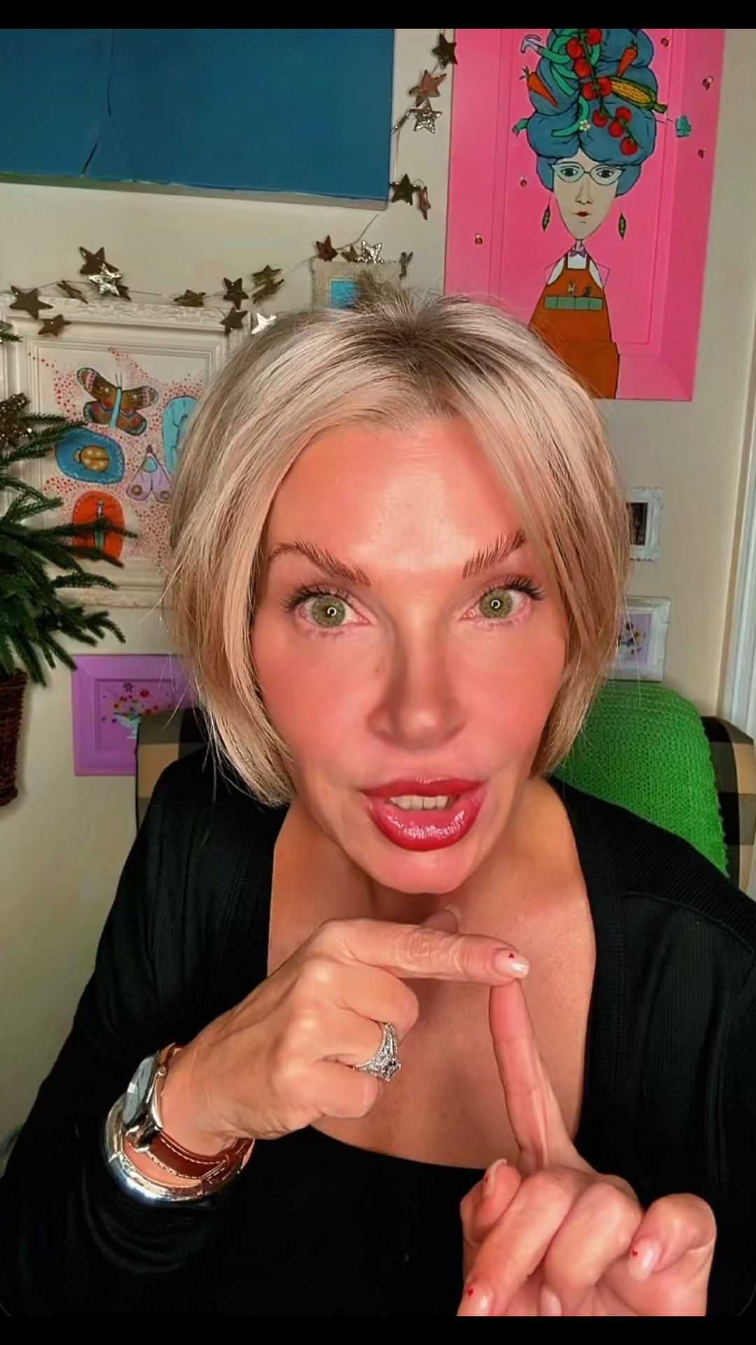 If 1985 and 2026 had a stylish little baby… it would be these.
Jelly sandals, but make them chic. The oversized buckles and that rich tortoise tone? Obsessed.

#LTKSaleAlert #LTKgrwm #LTKootd