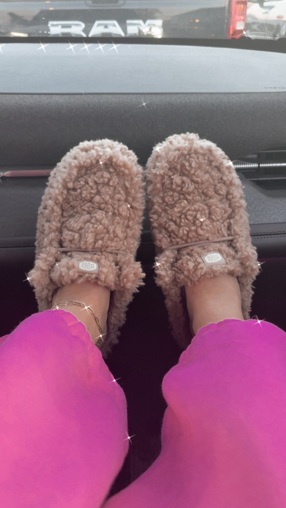 My FAVORITE slippers ever omg😍

#LTKootd #LTKselfcare #LTKdayinmylife
