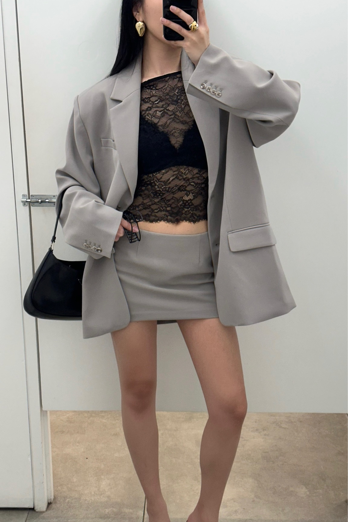 Blazer size S
Lace top size xxs
Skirt size 00
