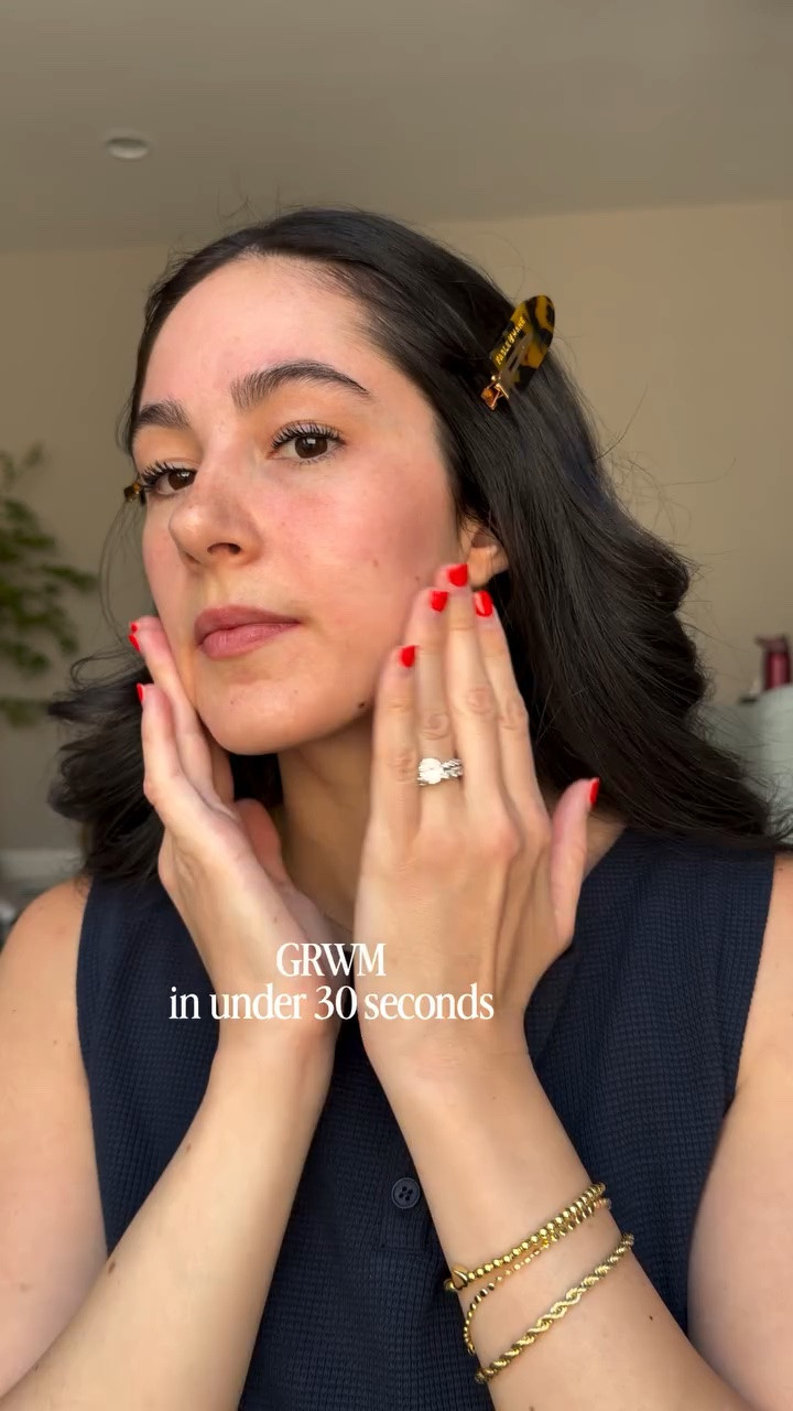 Get ready with me 🌸

#naturalmakeup #makeuptutorial #glowymakeup #grwm #sahmomlife 
@merit @rhode @toofaced @benefitcosmetics @saiebeauty