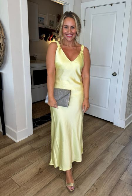How to lose a guy in 10 days inspired dress 💛 from Target!

I’m wearing a medium. I paired it with gold heels and a clutch purse. 

#LTKfindsunder50 #LTKstyletip #LTKwedding
