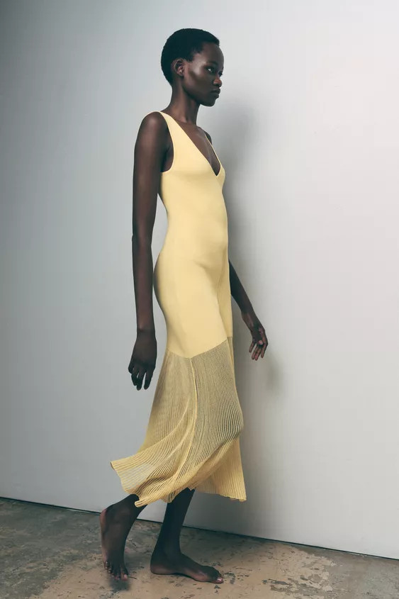 KOMBINIERTES STRICKKLEID MIT RIPPENSTRUKTUR | Zara DE