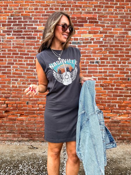 Total nashville style I sized down to a medium in this T-shirt tank


#LTKtravel #LTKFestival #LTKmidsize