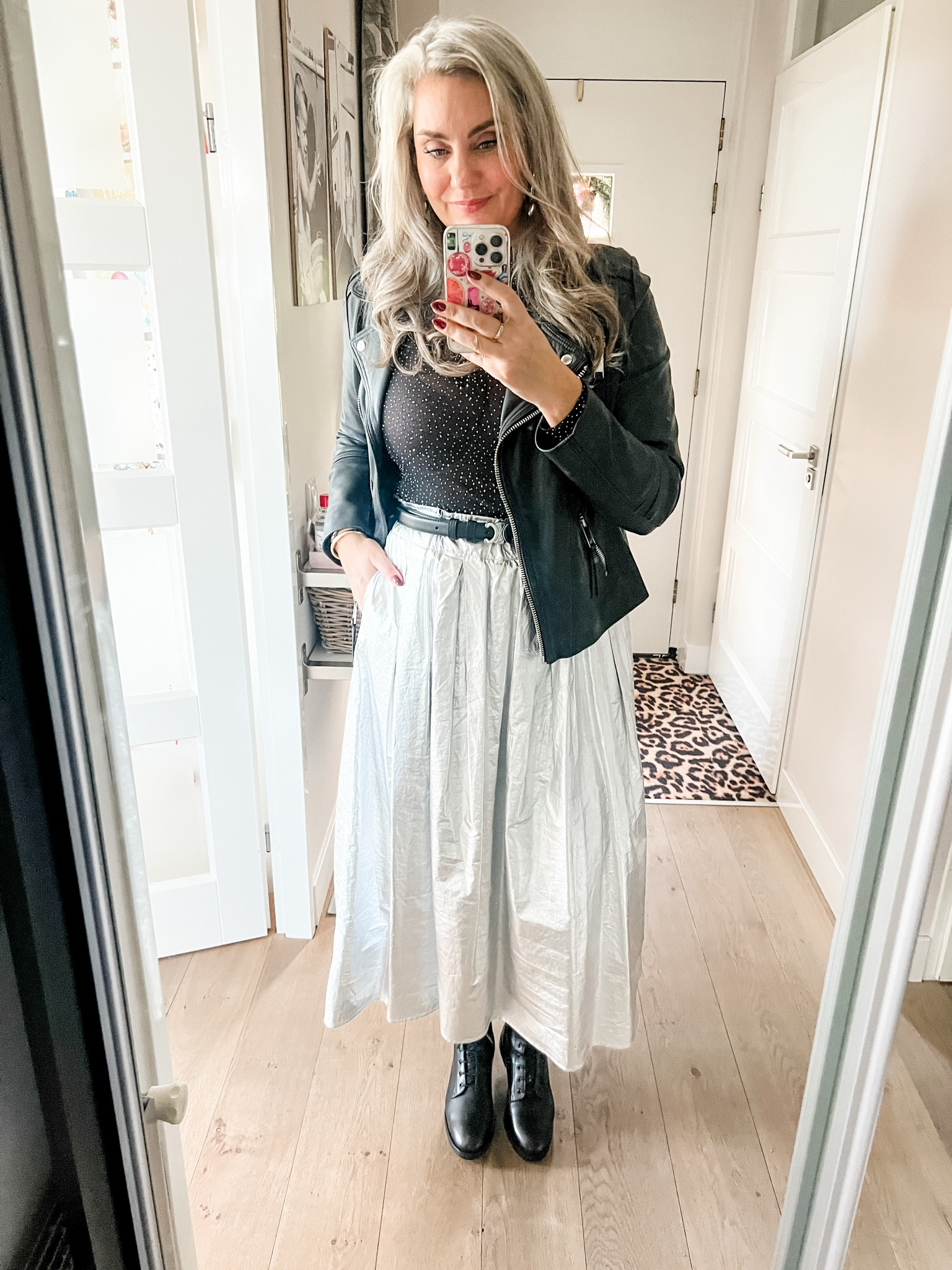 Ootd - Monday. Silver midi skirt (Shoeby) paired with a sparkly top, lace up boots (Kathi’s Shoes, extended sizing available), black Celine belt, old leather jacket, silver heart earrings (Zeeman). 



#LTKeurope #LTKnederlands #LTKpartywear