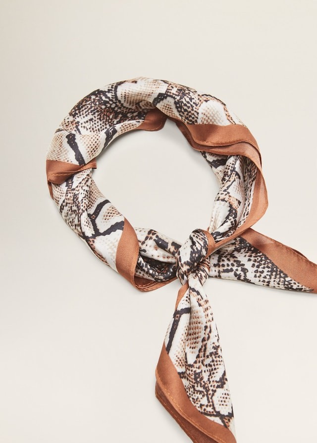 Snake print scarf - Women | MANGO (UK)