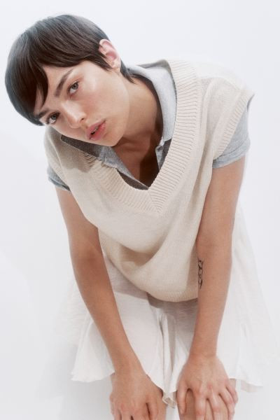 V-neck Sweater Vest - V-neck - Sleeveless - Navy blue - Ladies | H&M US | H&M (US + CA)