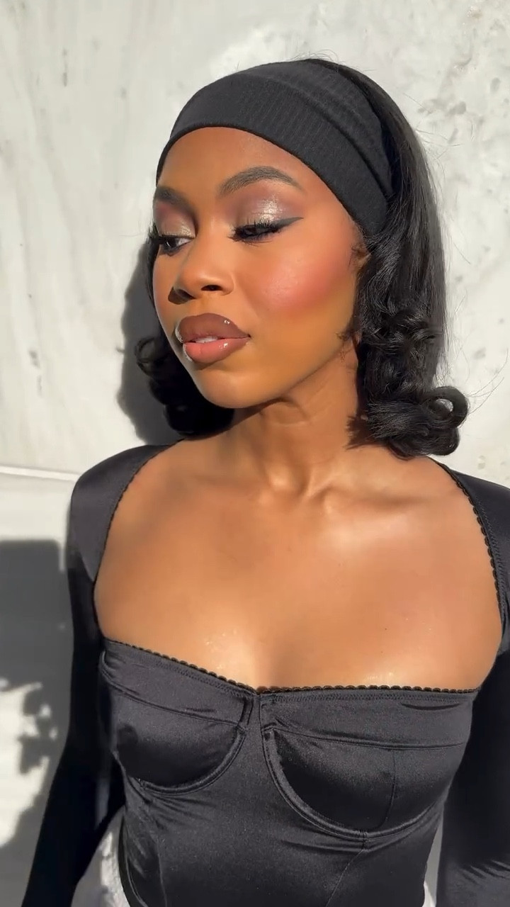 Thank you to who joined the live with myself and @alaynadianee for this sultry nye glam! 🥳

Products now on my LTK store! Link in bio 💋

#makeupartist #dallasmakeupartist #dallasmua ##makeup #glam #celebritymakeupartist #dallascelebrity #dallasinfluencer #alayzacaseymakeup #influencer #dallasblogger #dallascontentcreator #contentcreator

#LTKBeauty #LTKHoliday