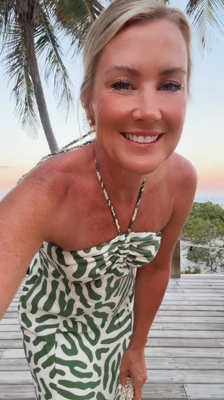 Night out in this gorgeous print halter. I’m in between sizes, so went with the larger size (4), but it’s cotton so it did give a bit throughout the night…could have stayed with a 2

#LTKOver40 #LTKFindsUnder100