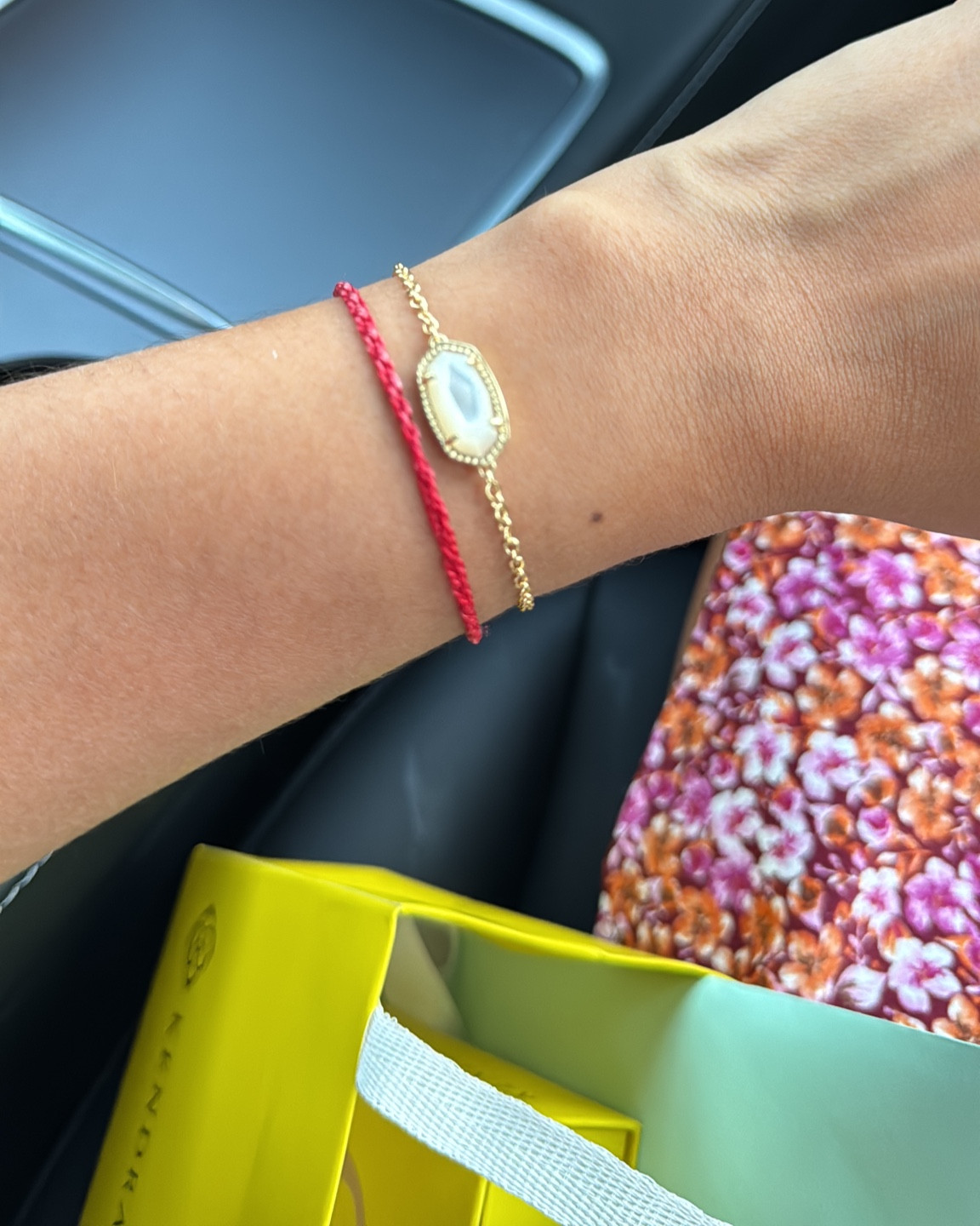 Brazalete de #KendraScott 🤩

#LTKOver40 #LTKStyleTip #LTKActive