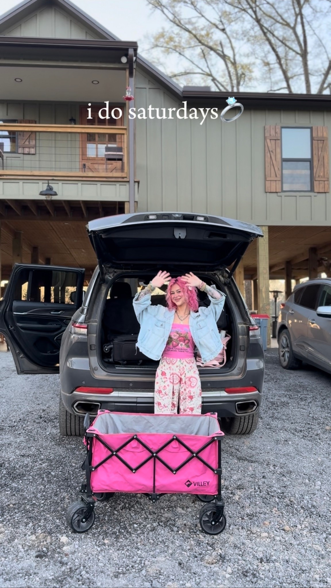 my travel kit things 🫶🏻
+ the fit, jacket was a thrifted find 