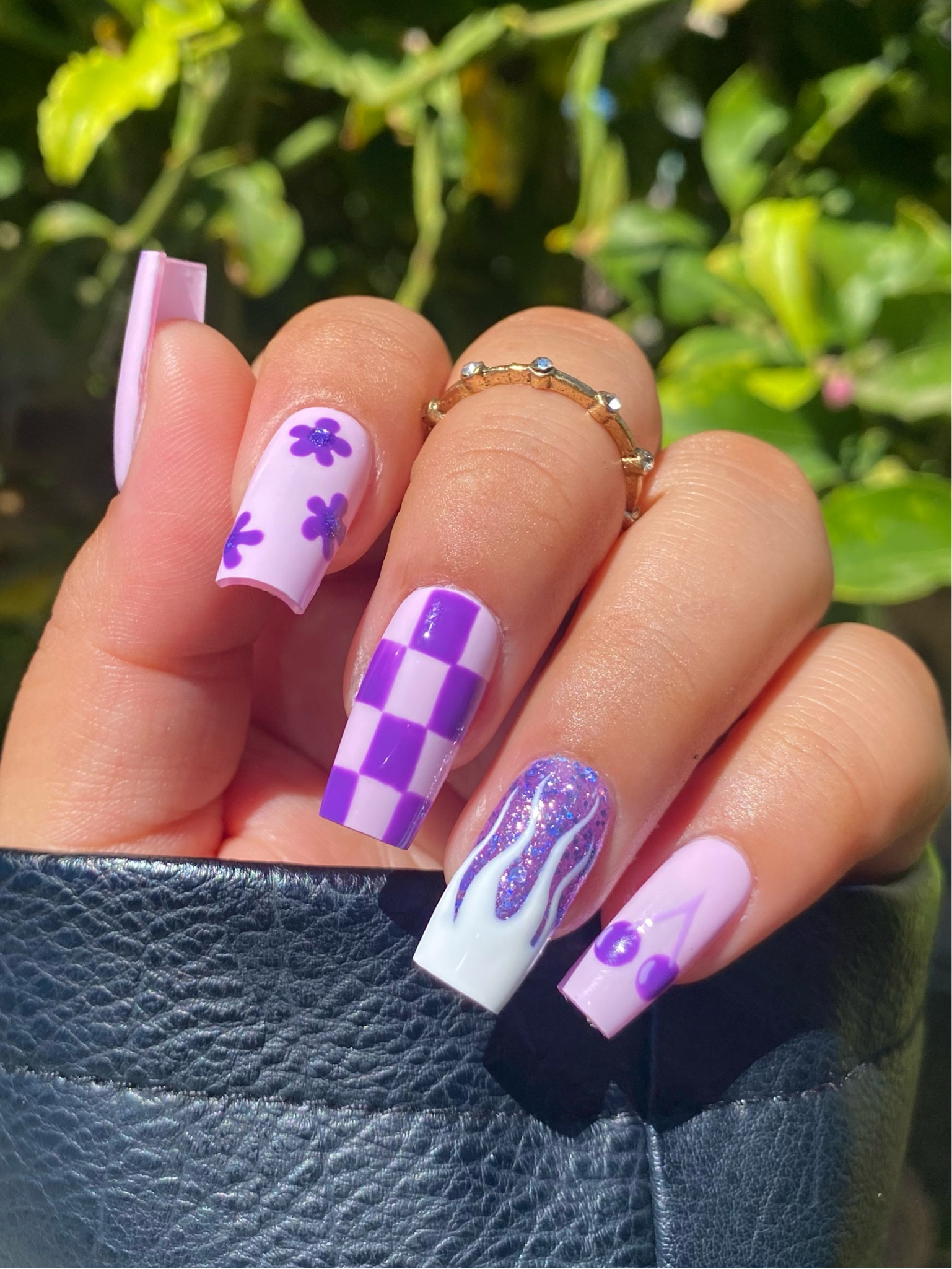 mix and match purple nails 

#LTKbeauty #LTKCyberweek #LTKHoliday