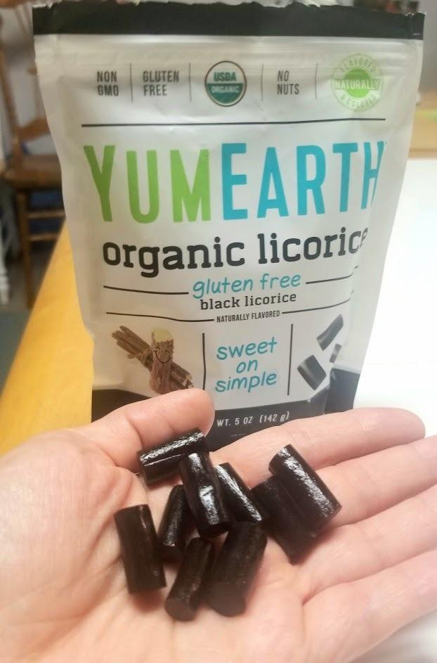 YumEarth Organic Gluten Free Pomegranate Licorice Snack Packs - Allergy Friendly, Gluten Free, No... | Amazon (US)