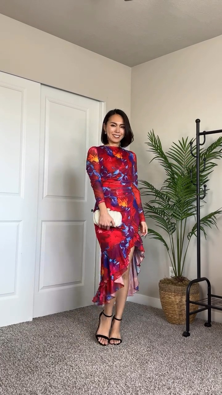 ✨ Bold florals, flirty hem, and instant confidence boost 😍
This dress is giving elegance with a touch of drama, perfect for date night or a special event! 💕 
Comment “shop” for the link!🫶🏼

#OOTD #StyleInspo #FloralVibes