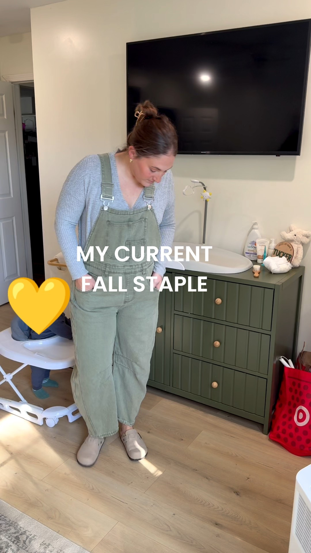 Barrel leg overalls have become the thing I grab most in my closet this fall! And this green color is amazing! Wearing size L 🫶🏼


#LTKMidsize #LTKStyleTip #LTKSeasonal