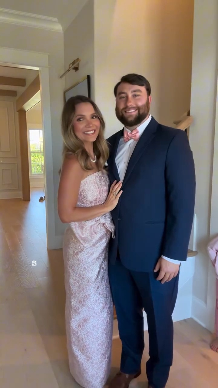 It’s giving Ricky Bobby, “I don’t know what to do with my hands.” 😂😂😂 

#marriage #marriagehumor #influencer #husband #wifelife