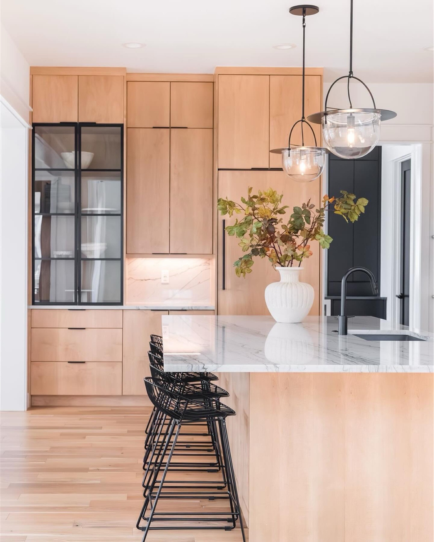 Kitchen details! 

Island 
Counter stools 
Bar stools 
Pendants 
Home Decor 

#LTKFamily #LTKHome #LTKStyleTip