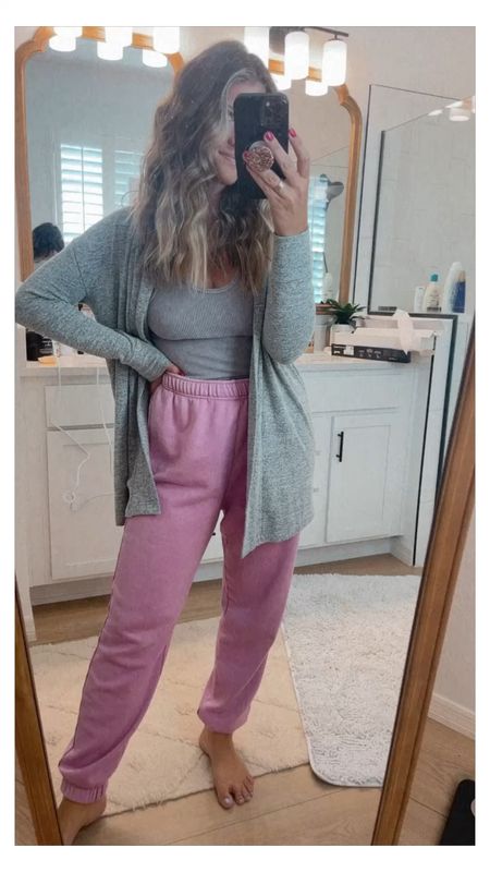 Comfy from home Saturday outfit this morning while getting ready!! Size M/L fave amazon bra tanks / size M best amazon cardigan / size S in the softest target sweats /



#LTKFind #LTKunder50 #LTKU