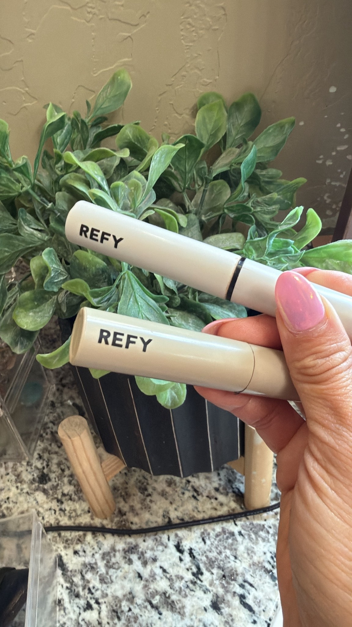 Brow tint - shade dark brown 
Brow sculpt clear 