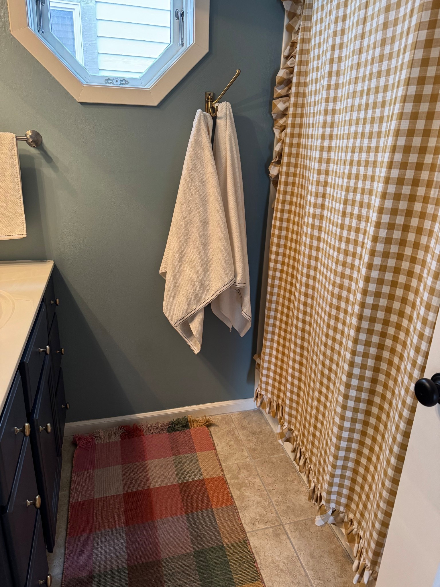 Love this new rug and shower curation!

#bathroom #rug #showercurtain #bath #organizeddwelling 

#LTKdayinmylife #LTKmomlife #LTKSaleAlert