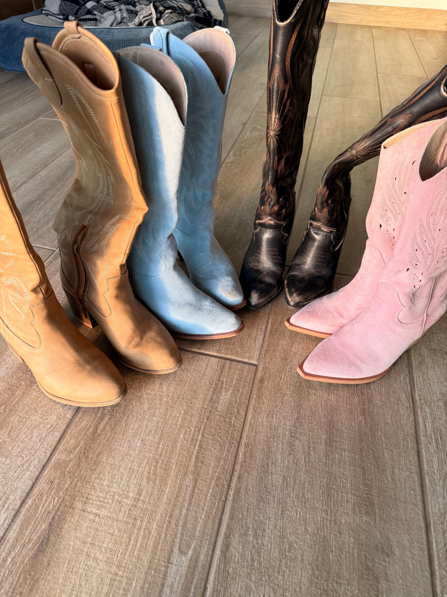 Here for the boots


#LTKSeasonal #LTKootd #LTKgrwm