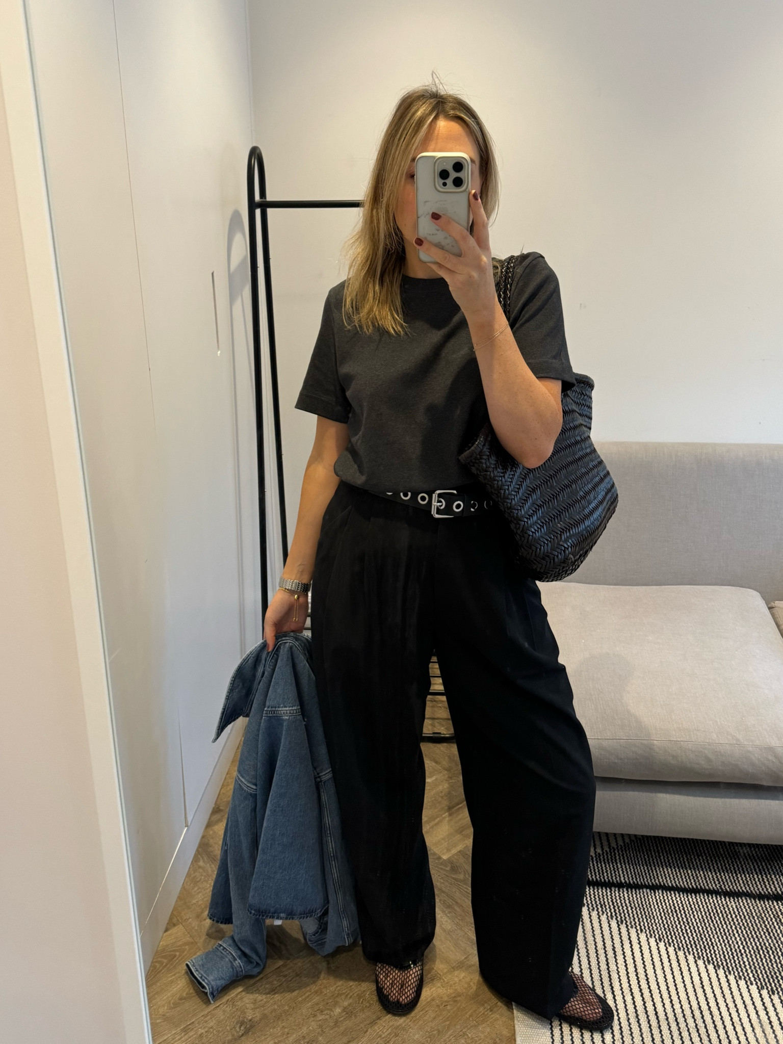 Wearing a M in the tee and a 40 in the trousers.

Workwear
Black trousers
Grey tee
Elevated T-shirts
Everyday style
Massimo 
Massimo Dutti
Stylist pick

#LTKautumn #LTKuk #LTKeurope