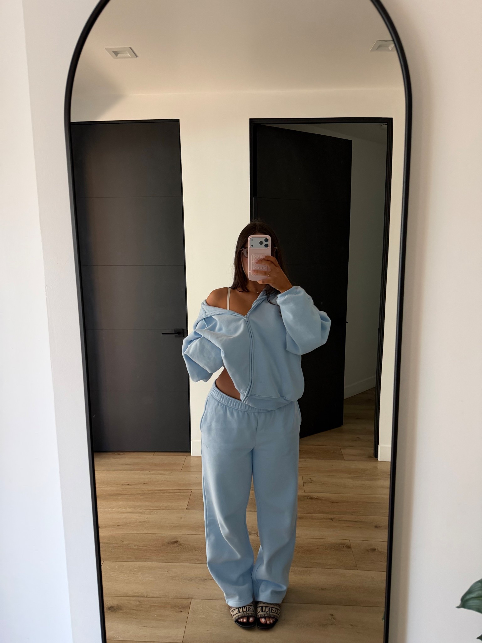 my favorite new sweatsuit from @Aritzia 

sweatsuit, Aritzia, blue outfit, light blue, comfortable, outfit

#LTKActive #LTKTravel #LTKgrwm