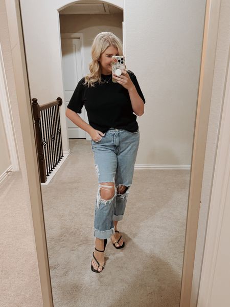 Easy outfit for a Friday!

casual outfit idea. office outfit. casual office outfit. casual workwear. tshirt outfit. Abercrombie. Target shoes. Good American jeans  

#LTKFindsUnder100 #LTKSeasonal