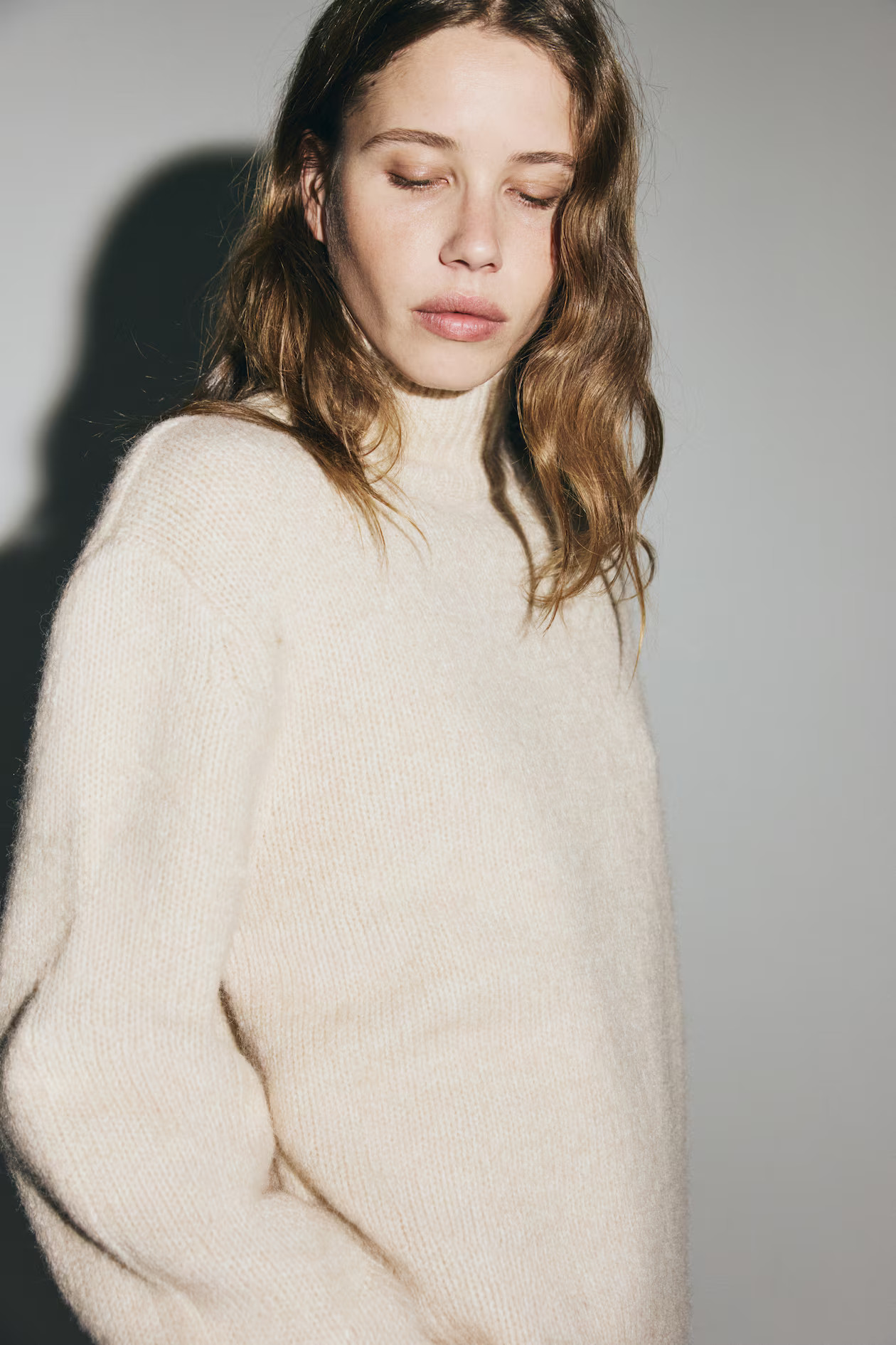 Turtleneck jumper - Light beige - Ladies | H&M GB | H&M (UK, MY, IN, SG, PH, TW, HK)