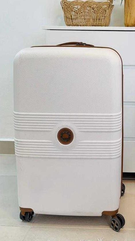 Here's my “quick” first impressions of the Delsey Paris Flanerie 26"​ Spinner! 

I wanted to upgrade from my Samsonite 24" and totally fell for this design. It’s just as cute as the Chatelet, more affordable, and I scored the best deal at Belk!


#LTKTravel