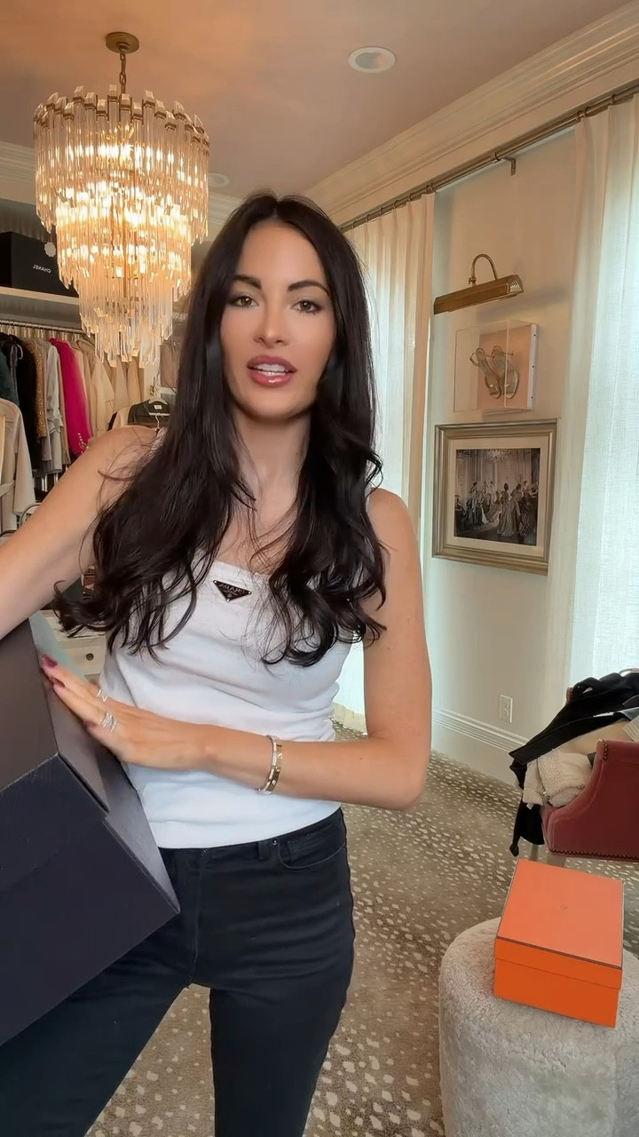 Today’s look featuring my new favorite jacket from Saks! Spend Only $150* and Earn a $75 Gift Card! Use code BFRIGCSF. Valid 11/24-11/29. Shop Now! @Saks #Saks #SaksPartner @shop.ltk #ltkit 

#LTKCyberWeek #LTKHoliday #LTKGiftGuide