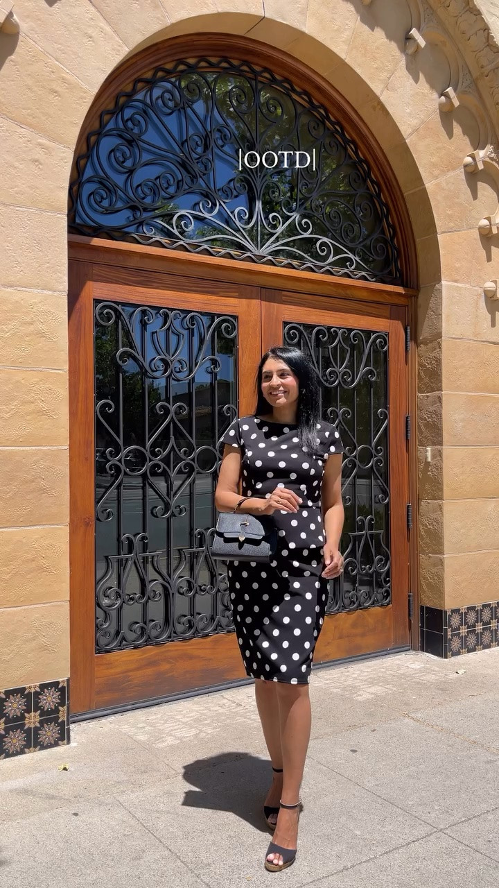 Never NOT obsessed with polka dots! Bonus points if it’s a classic silhouette and double bonus if it’s black and white!! 🖤🤍
.
.
Outfit is linked here 👇

Use my code PICKEDBYML15
#polkadotdress #polkadots #classyoutfits