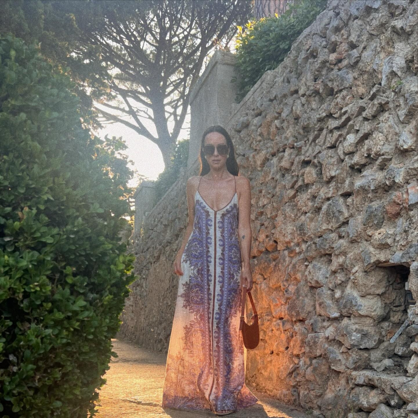 A girl, a garden and very pretty dress. 
Holy Heart Overflowing! 
🫶🏼🫶🏼🫶🏼

https://bit.ly/4f3Yjwp