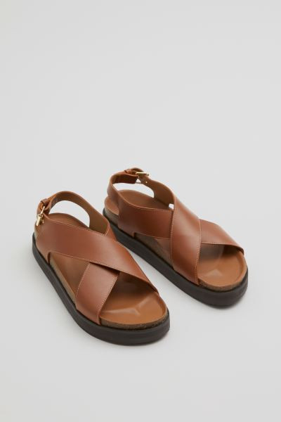 Ledersandalen mit überkreuzten Riemen | H&M (DE, AT, CH, NL, FI)
