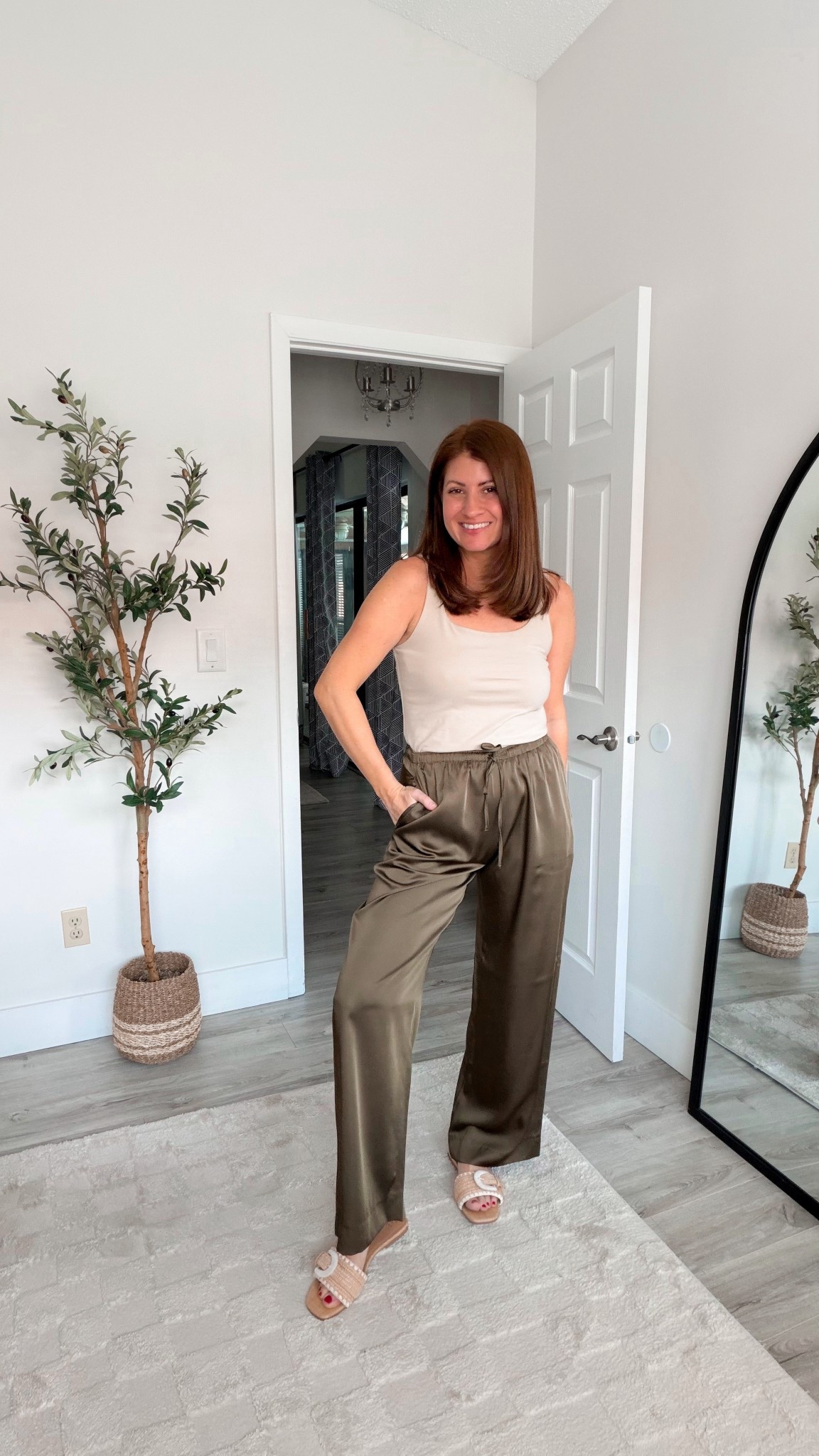 Favorite satin pans from Abercrombie and Fitch are currently on sale: AFLTK for 25% off! Coming in four different color options and I’m wearing a size small! ￼

#LTKSeasonal #LTKOver40