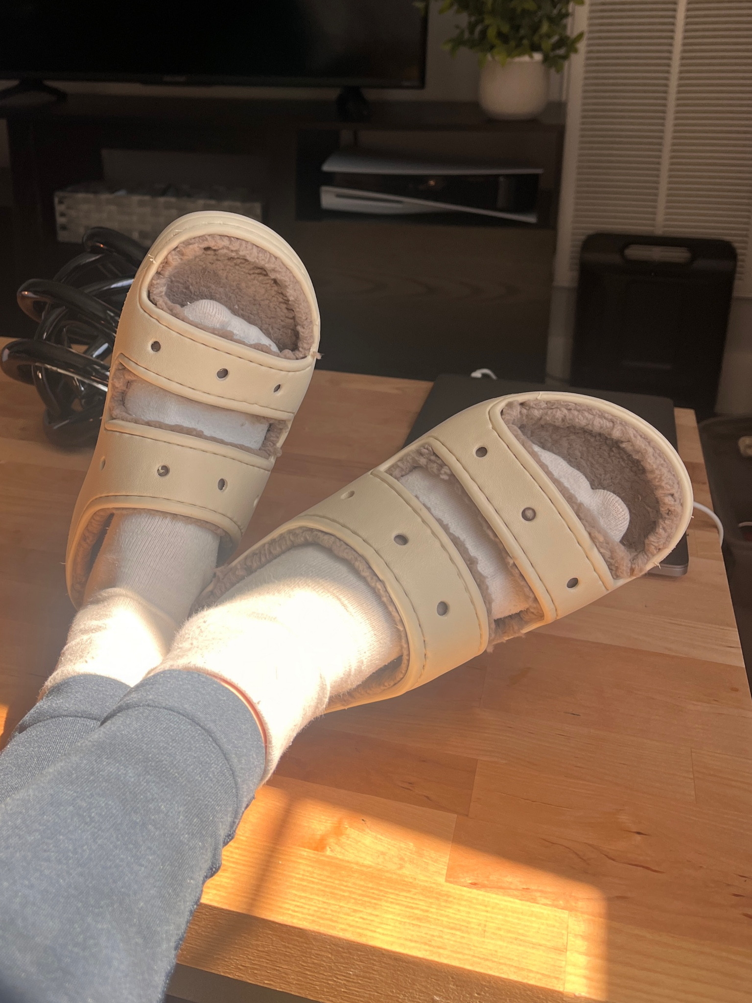 Will be living in these crocs for the foreseeable future 🤷🏻‍♀️😍


#LTKstyletip #LTKfindsunder100 #LTKGiftGuide